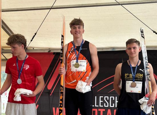 Nils Dillemuth knackt 70m Marke in Halle