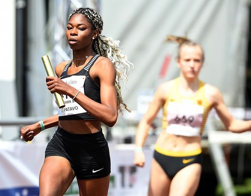 Joshua Abuaku und Eileen Demes lassen in Pliezhausen mit flotten Zeiten über die „krummen“ 300-Meter-Hürden aufhorchen